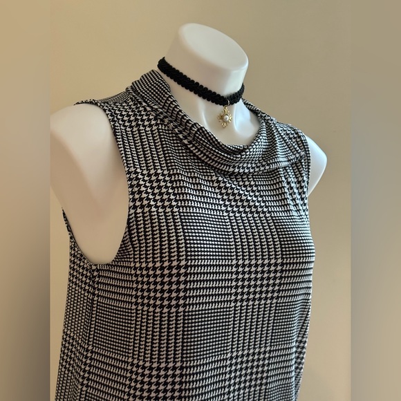 Banana Republic Silky Black & White Sleeveless folded Collar  Top SZ M Good Cond - Picture 3 of 7